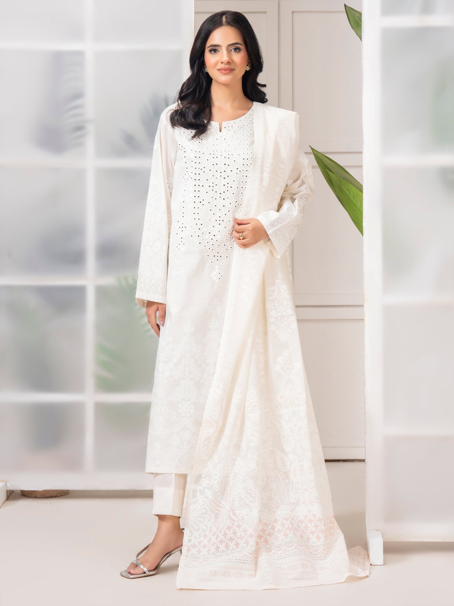 Woman wearing a white traditional outfit with a blurred background