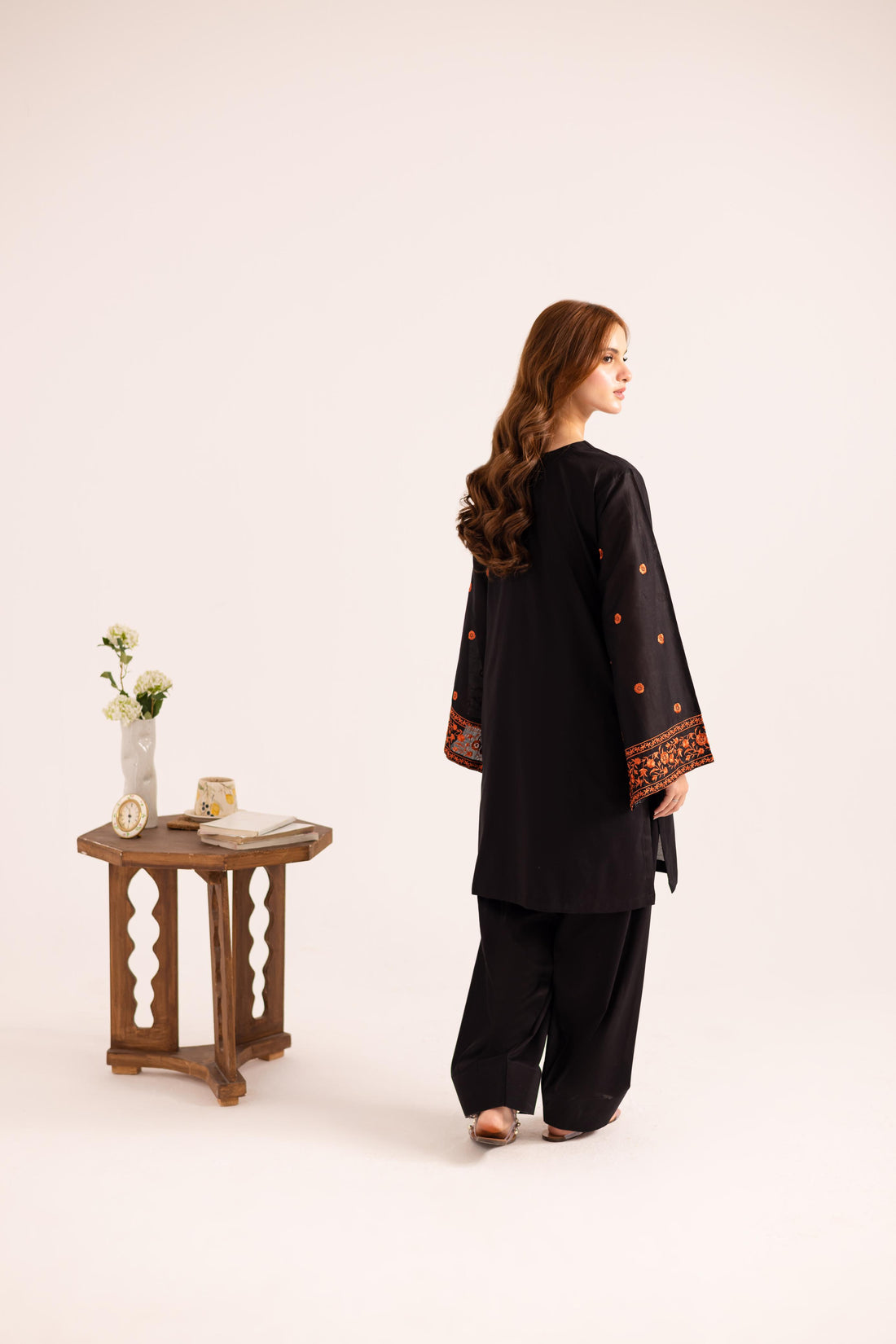 Black embroidered Dhanak linen 2-piece kurta set for women winter wear