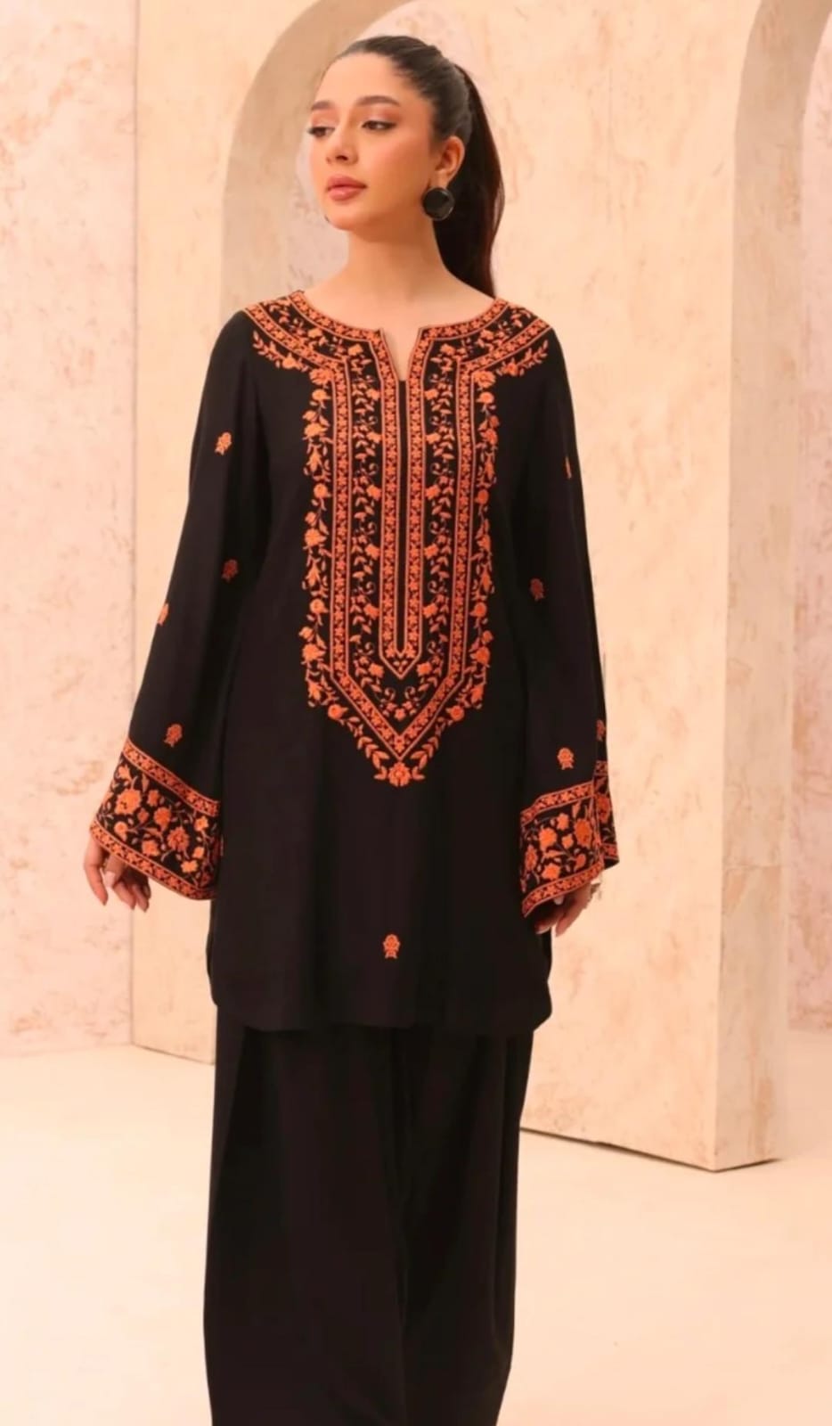 Black Embroidered Dhanak Linen 2-Piece Kurta Set2